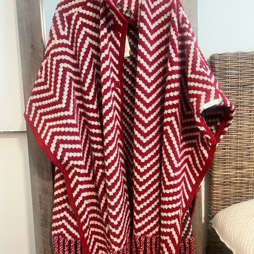 NWT Ted Baker oversized Red and White Twill Knit Poncho cape